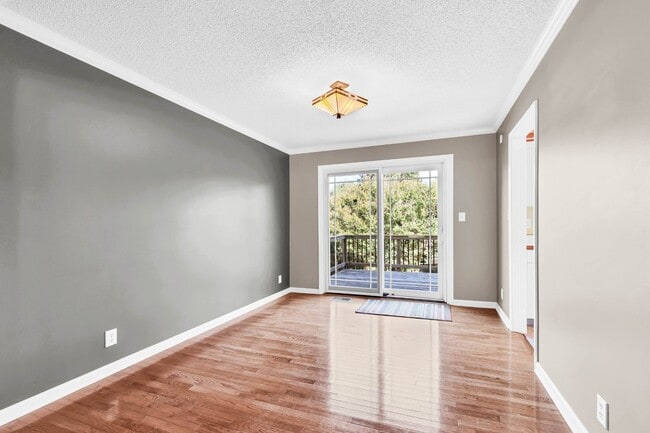 Building Photo - 3 Bedroom Pet Friendly Home For Rent With Extra Large Bonus Room!