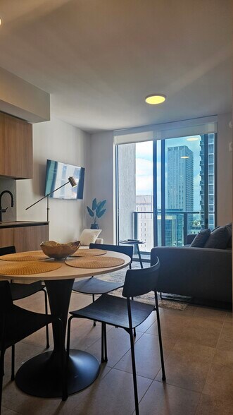 Building Photo - 121 NE 5th St