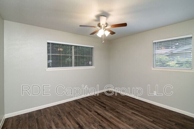Building Photo - 4609 Biscayne Dr