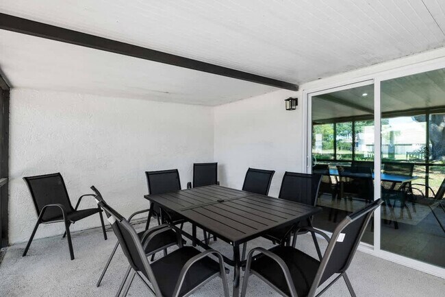 Building Photo - 1941 Tidewater Ct