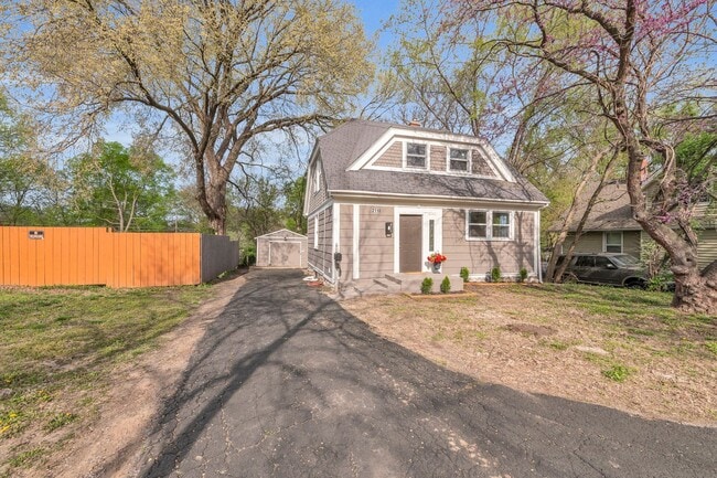 Building Photo - **Don’t Miss Out…This Home Will Go Fast!**