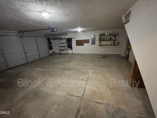 Building Photo - 337 Americana Dr