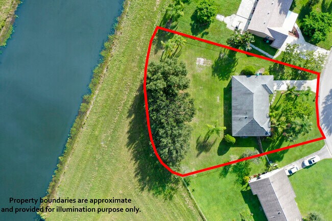 Building Photo - 737 SW Belmont Cir