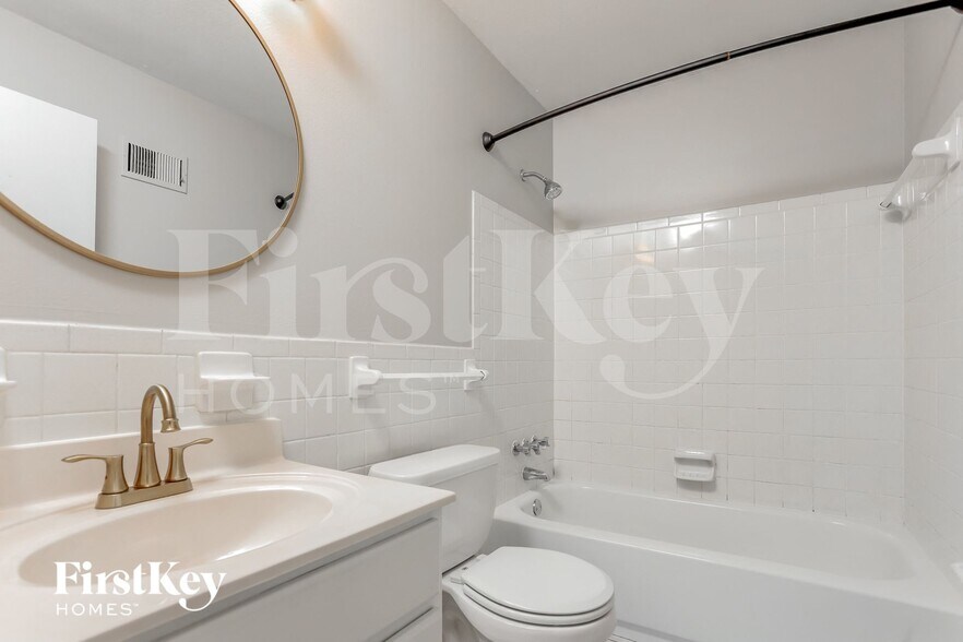 Building Photo - 522 Ballwood Dr