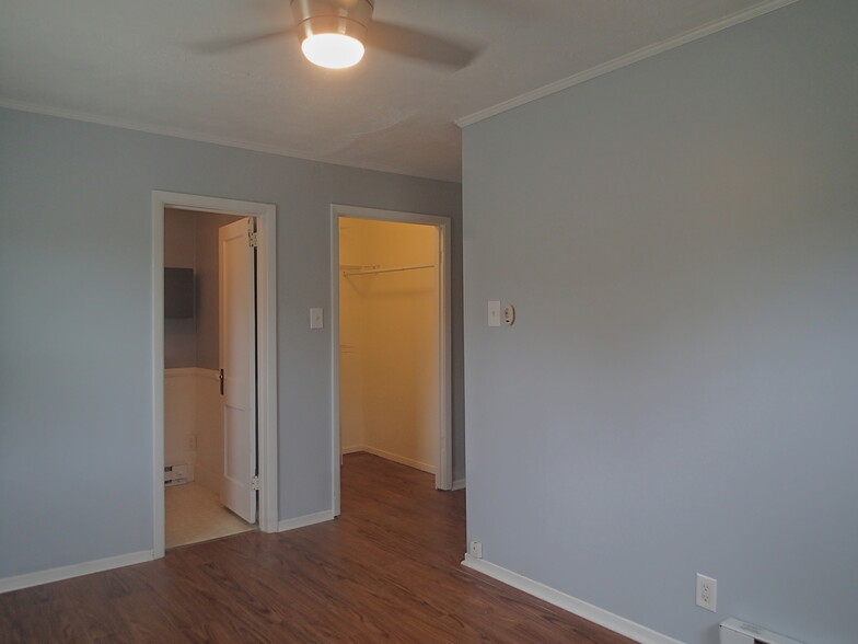 Bedroom looking toward bathroom and closet - 171 Cragmont Rd