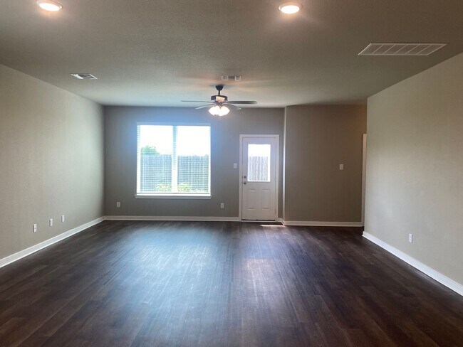 Building Photo - 3 BEDROOM, PLUS OFFICE, BELTON ISD