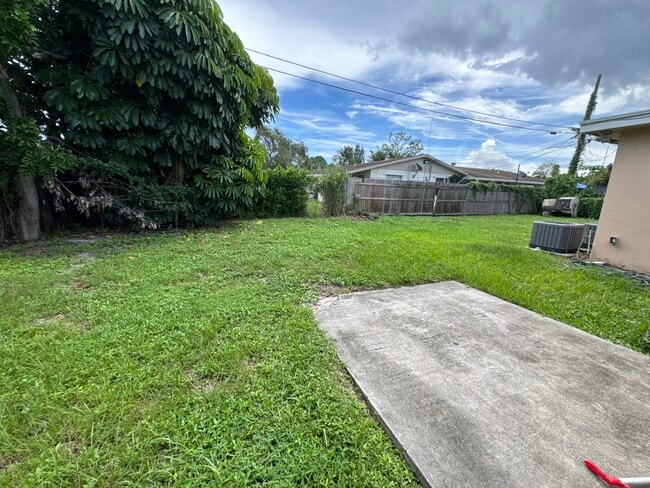 Building Photo - 3594 Almar Rd