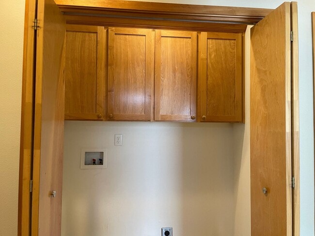 Building Photo - 830 Isherwood Dr