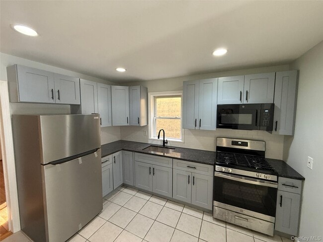 Primary Photo - 18 Brook St