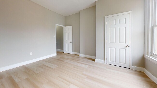 Building Photo - 701 E Clearfield St