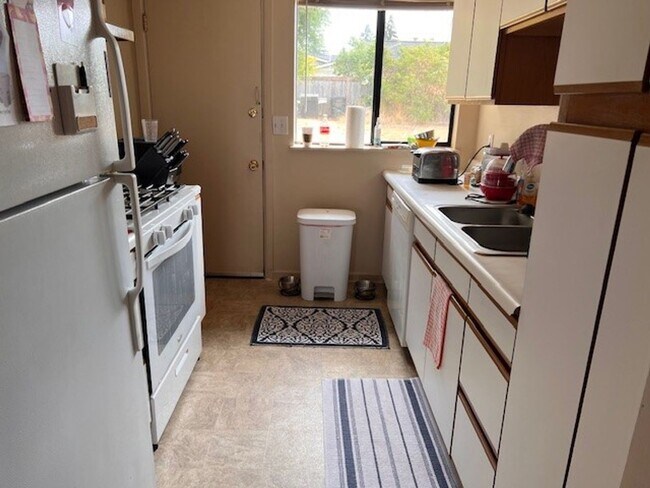 Building Photo - Sauer Briar Rd