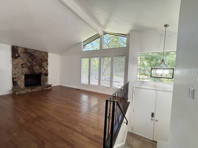 Building Photo - 2243 Aspen Hills Dr