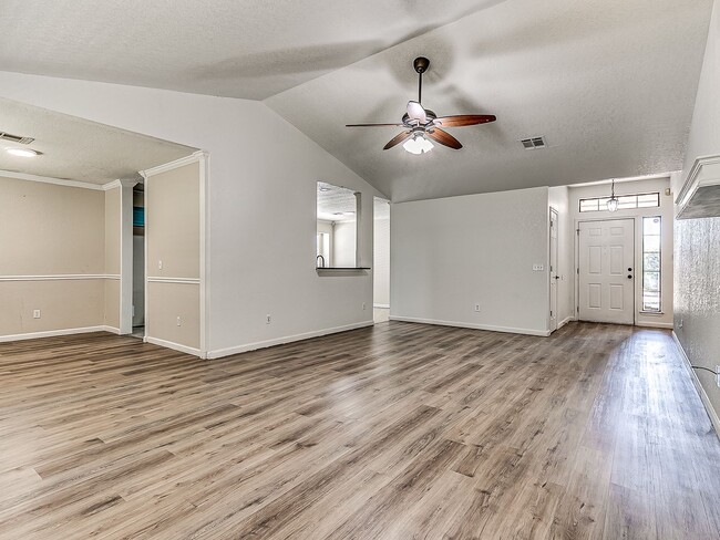 Building Photo - Updated Home + Edmond Schools