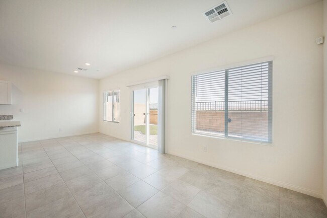 Building Photo - 402 Larksong Ave