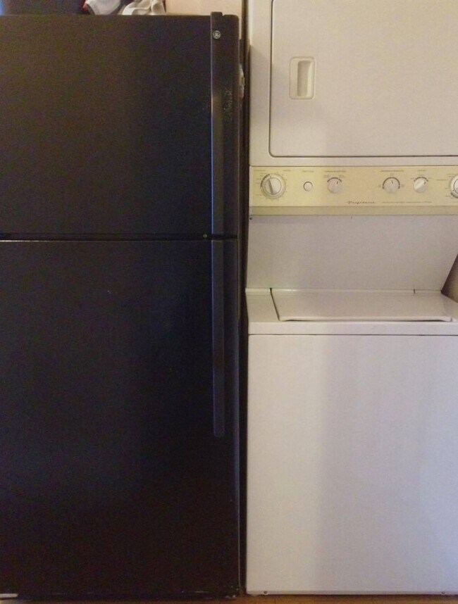 Building Photo - 28 Park Vale Ave