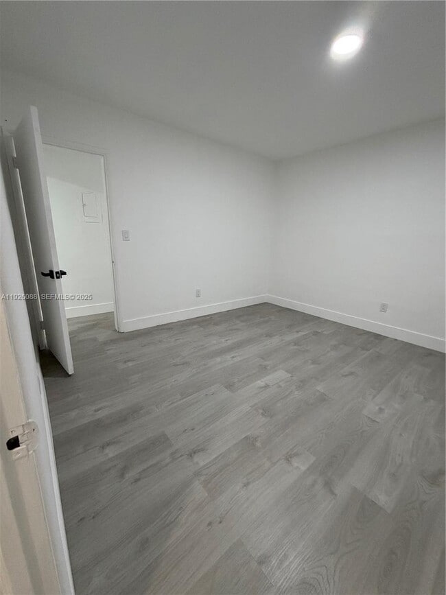 Building Photo - 324 Surfside Blvd