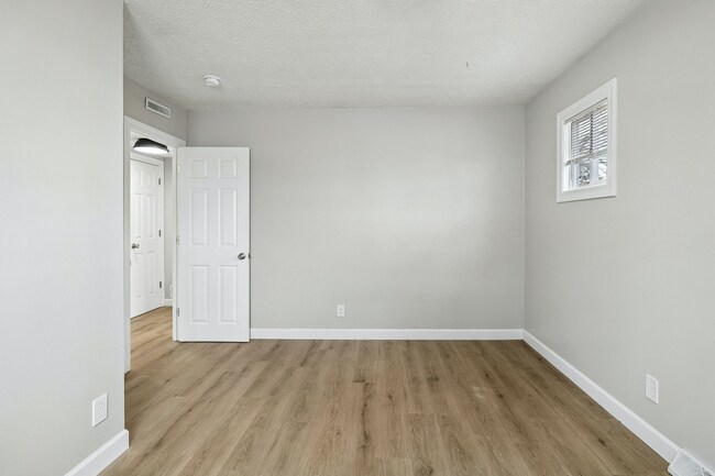 Building Photo - 3111 S 40th St