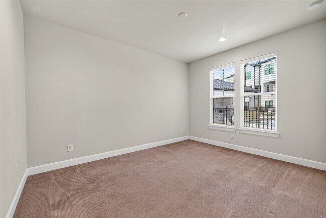 Building Photo - 2812 Grand Fountains Dr