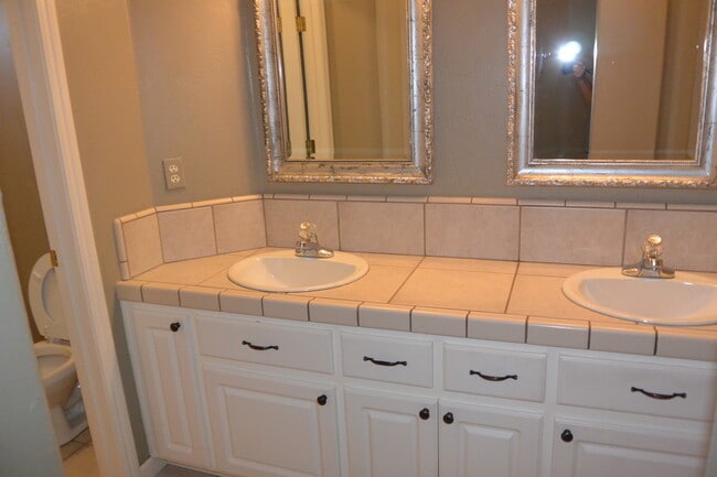 Building Photo - WONDERFUL SOUTHEAST LOCATION