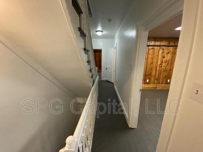 Building Photo - 233 W Jackson St