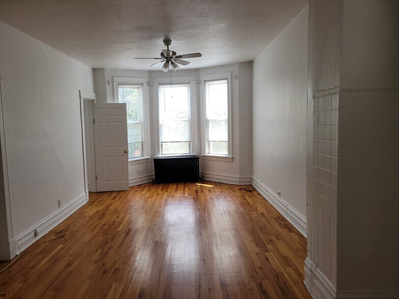 Building Photo - 3736 N Ashland Ave