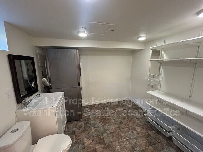 Building Photo - 208 N Washington Ave