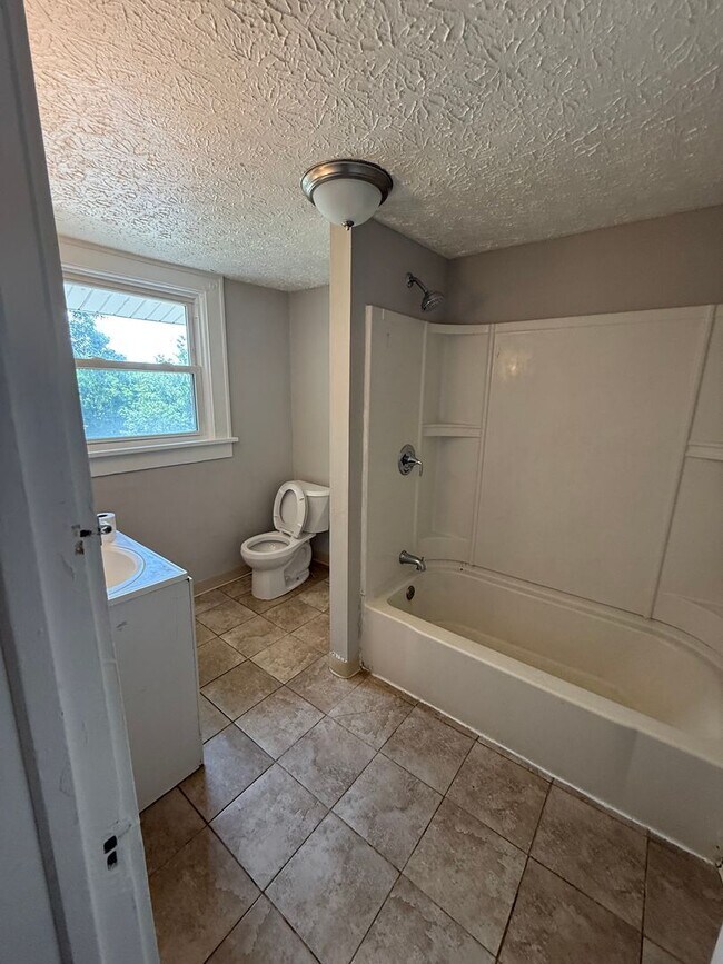 Building Photo - Coming Soon! Section 8 Accepted! Newly Ren...