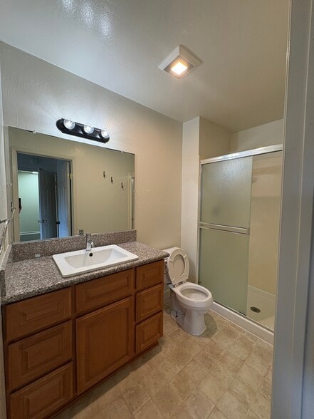Master bathroom - 4128 Ravenwood Pl