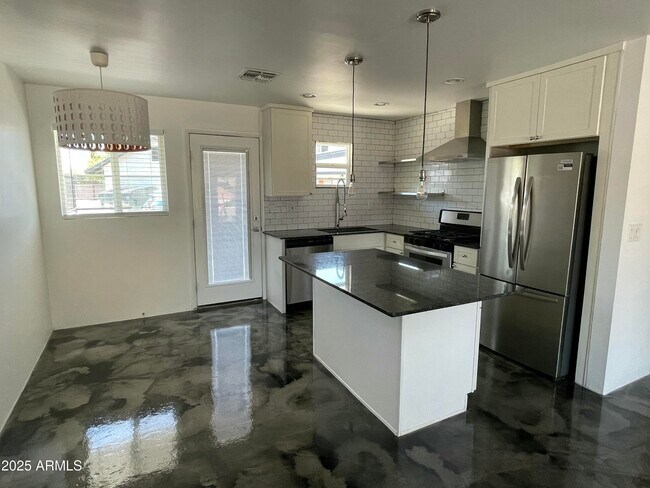 Primary Photo - 3416 N 37th St