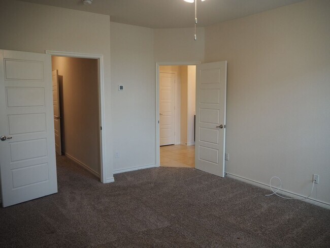 Building Photo - 2407 Klamath Dr