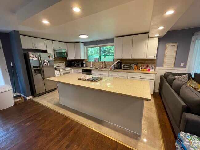 Building Photo - 5002 95th Ave W