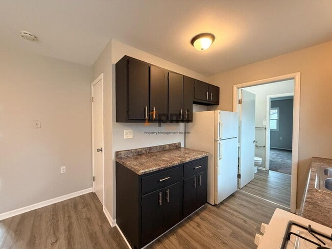 Building Photo - 325 Lahonda Dr