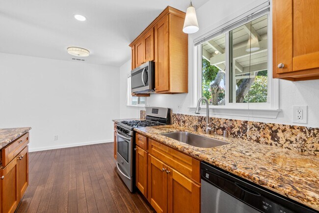 Building Photo - Updated 4 Bedroom 2 Bath North Napa Home