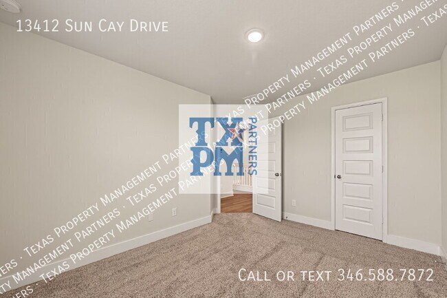 Building Photo - 13412 Sun Cay Drive
