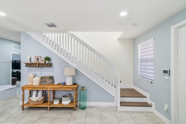 Building Photo - 2417 NE 2nd Dr