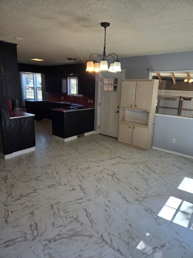 Building Photo - Cozy Eastgate Home