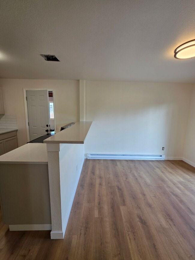 Building Photo - Recently Updated Home
