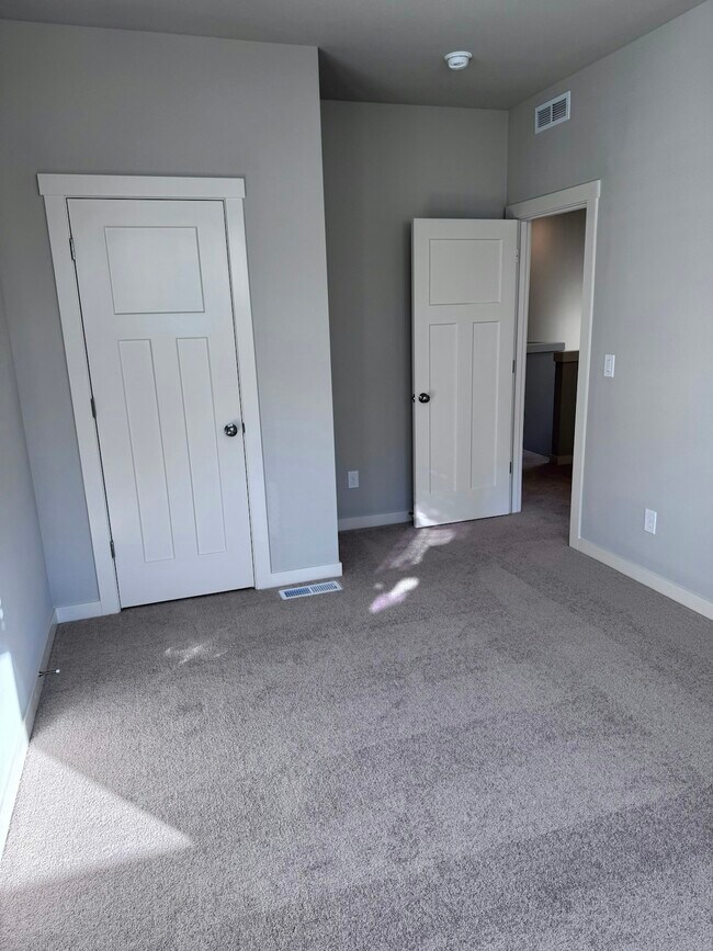 Building Photo - 7298 SE Madrone St