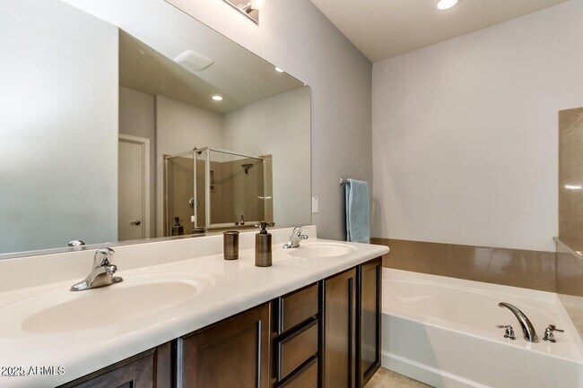 Building Photo - 1657 W Desperado Way