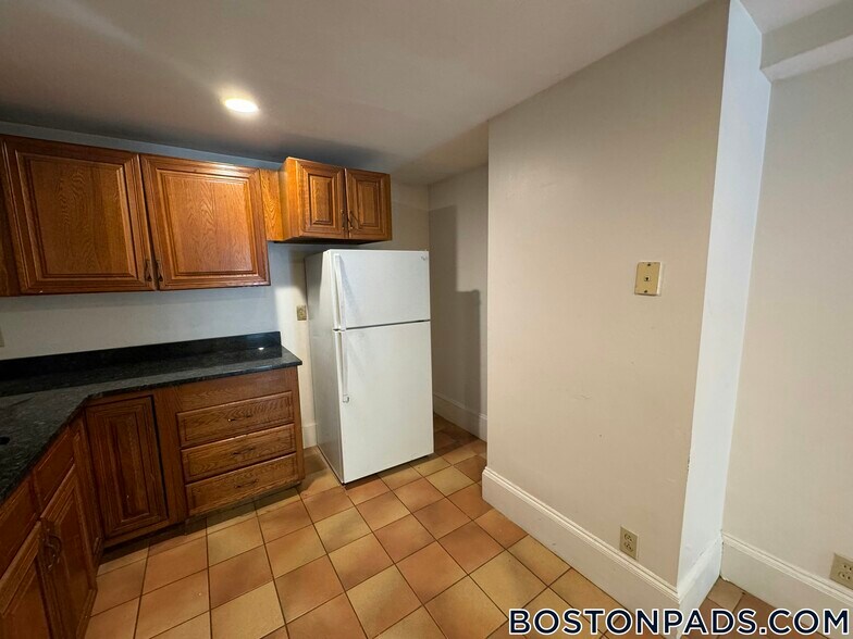 Building Photo - 132 Chiswick Rd