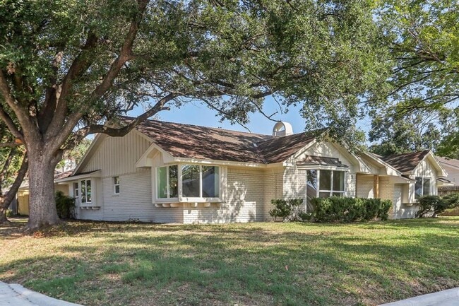 Building Photo - 8014 Meadowcroft Dr
