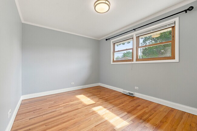 Building Photo - 1113 S Haddow Ave