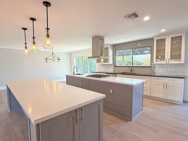 Building Photo - 8139 E Mulberry St