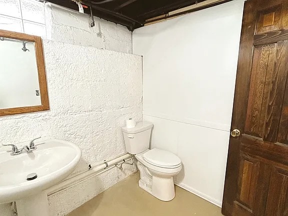 4643 Rookwood Avenue basement bathroom - 4643 Rookwood Ave