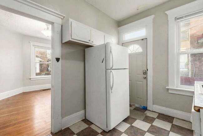 Building Photo - 204 Chittenden Ave