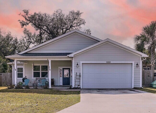 Primary Photo - "Charming 3-Bedroom Oasis with 2 Baths and...