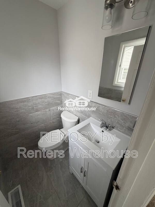 Building Photo - 1201 E 43rd St