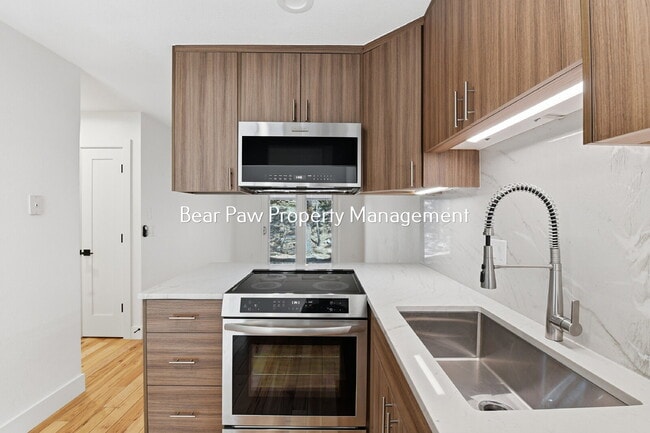 Building Photo - "Charming North  Evergreen Townhouse" "