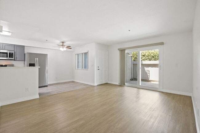 Building Photo - Beautiful 2-Bedroom, 2-Bath Condo in Prime Fullerton Location