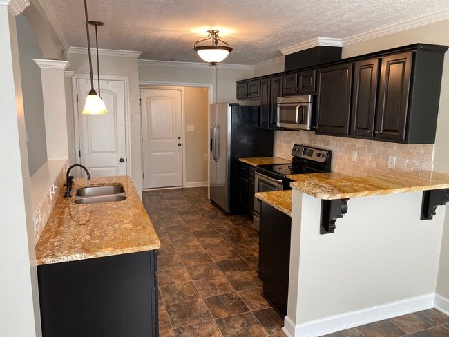 Building Photo - 2022 Hatton Ct